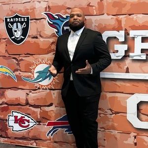 Meet your Posher, Ray